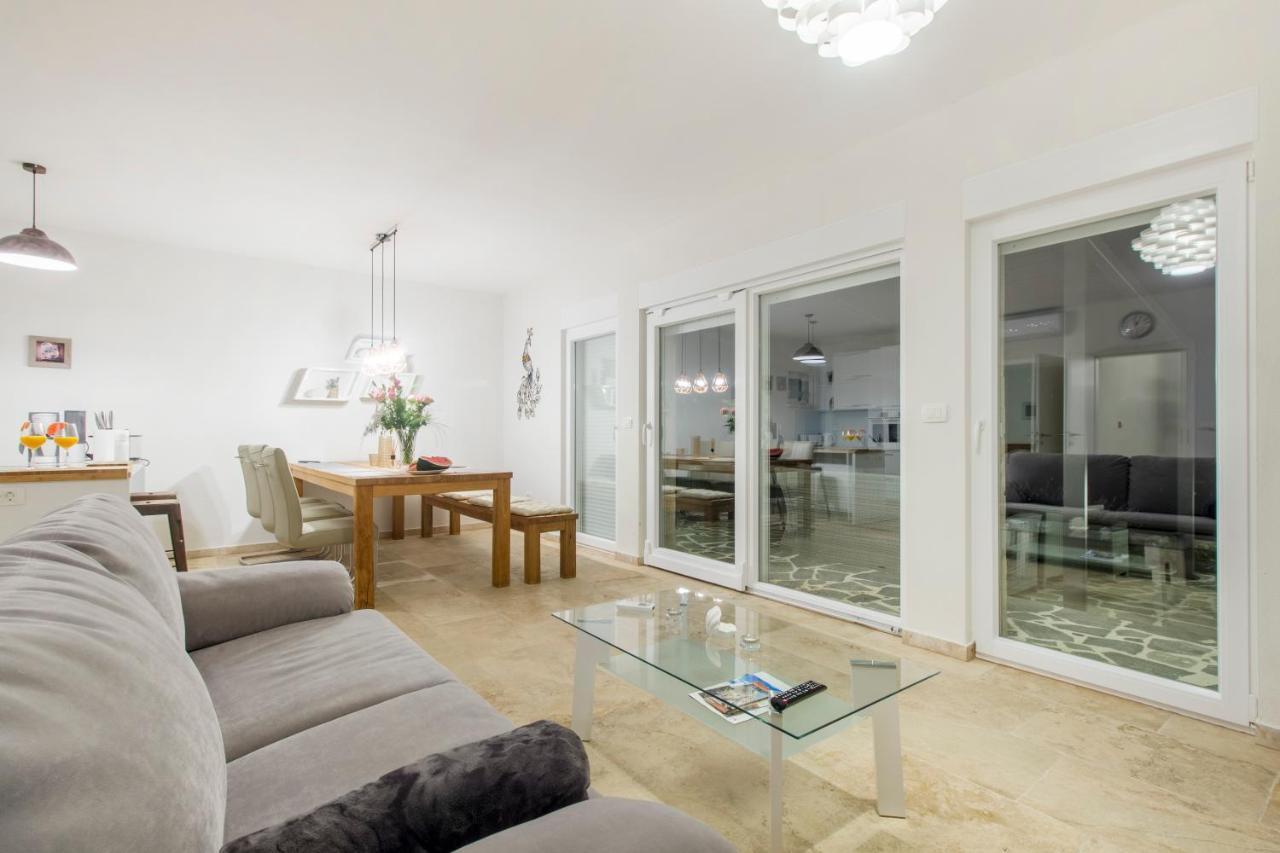 Dalmata Lounge Apartment Starigrad Exterior photo