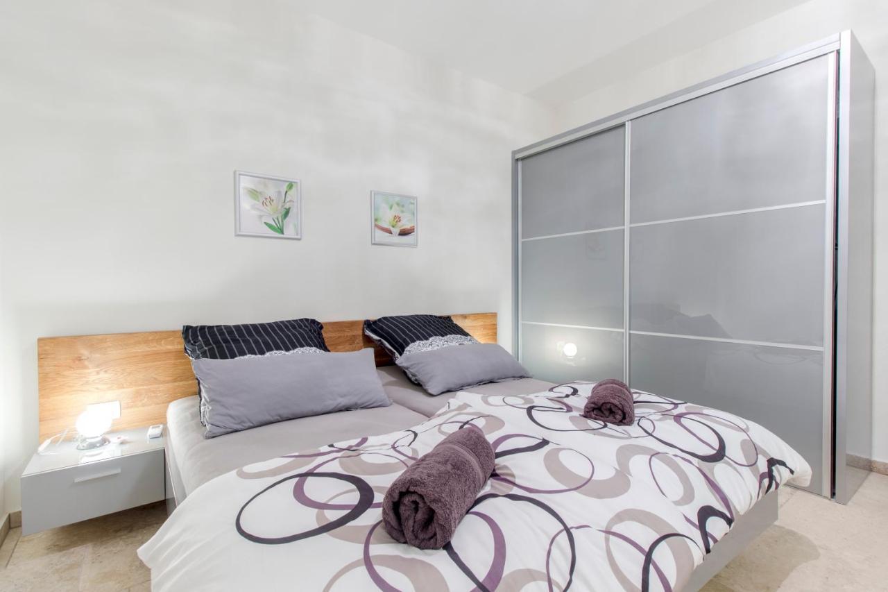 Dalmata Lounge Apartment Starigrad Exterior photo